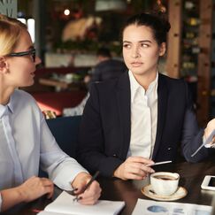 Обложка курса 'Коммуникативные стратегии и этика профессионального общения юриста'