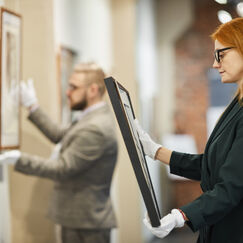 Обложка курса 'Организация и проведение специализированных выставок'