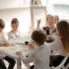 Обложка курса 'Организация развивающей среды и продуктивной деятельности детей раннего возраста'