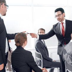 Обложка курса 'Деловой этикет и управление конфликтами в современном бизнесе: стратегии лидера'