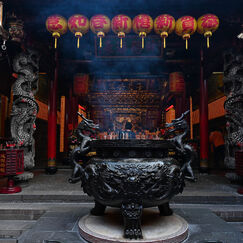 Обложка курса 'Культурные сокровища Китая: тайны Гугуна, метаморфозы Шанхая и реализм Мо Яня'