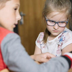 Обложка курса 'Комплексное сопровождение детей с нарушениями зрения: коррекционно-педагогические и коммуникативные подходы'