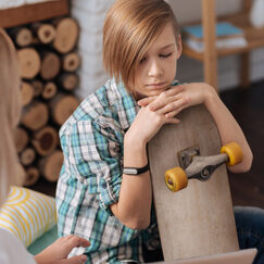 Обложка курса 'Коммуникация и сопровождение детей и подростков: от диагностики трудностей к практической помощи'