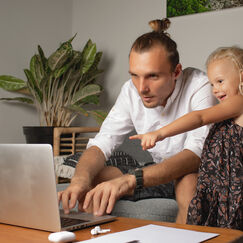 Обложка курса 'Осознанное родительство и удалённая работа: коучинговые инструменты для современных родителей'