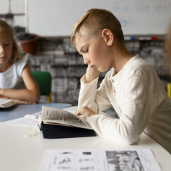 Обложка курса 'Современные методы обучения в начальной школе: проблемное обучение и мотивация учащихся'