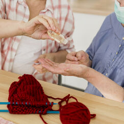 Обложка курса 'Практика применения вязания в психокоррекционной работе: возрастные и социальные аспекты'