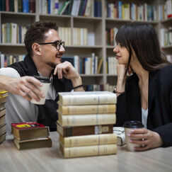 Обложка курса 'Диалогические парадигмы в литературном образовании: межкультурная коммуникация и дискуссионные методики'