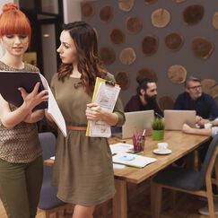 Обложка курса 'Организация и управление проектами в сфере организации мероприятий'