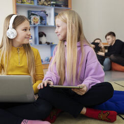 Обложка курса 'Социализация подростков с сенсорными и речевыми нарушениями: особенности и технологии сопровождения'