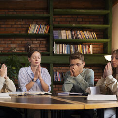 Обложка курса 'Коммуникация и медиация в образовании: от диалога к сотрудничеству'