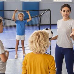 Обложка курса 'Невербальные техники, работа с гиперактивностью и индивидуальный подход (на примере урока физкультуры)'