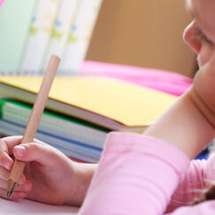 Обложка курса 'Теоретические основы нарушений письменной речи у младших школьников: диагностика, классификация и коррекция'