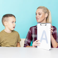 Обложка курса 'Нарушения письменной речи у младших школьников: интегративный подход к диагностике и коррекции'