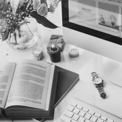 Обложка курса 'Контент-маркетинг и копирайтинг для бизнеса'