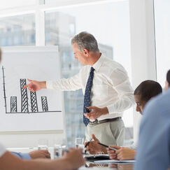 Обложка курса 'Коучинг в государственном управлении: стратегии целеполагания и развития руководителей'