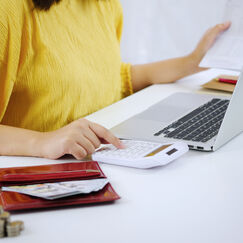 Обложка курса 'Управление долговыми обязательствами: моральные и правовые нормы'