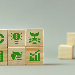 Обложка курса 'Устойчивое развитие бизнеса: стратегии, финансирование и стандарты ESG'