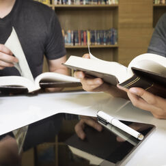 Обложка курса 'Современная литература в образовательном процессе: методы анализа и интерпретации'