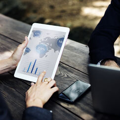 Обложка курса 'Маркетинг и международные стратегии: анализ данных и правовые аспекты'