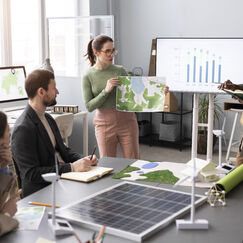 Обложка курса 'Интеграция ESG-принципов и бережливого производства в стратегическое управление бизнесом'