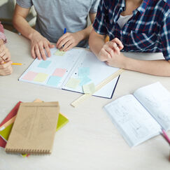 Обложка курса 'Мини-проекты в естественнонаучном образовании: методика развития компетенций в школе и СПО'