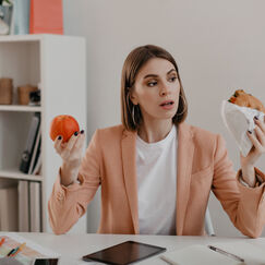 Обложка курса 'Психологическая коррекция расстройств пищевого поведения'