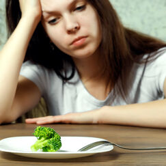 Обложка курса 'Расстройства пищевого поведения: психологические подходы и профилактика'