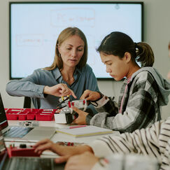 Обложка курса 'Работа с трудными детьми: психологические инструменты для педагога'