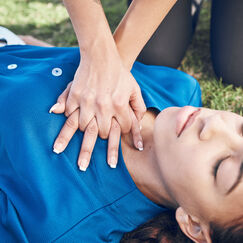 Первая помощь: практические навыки для критических ситуаций