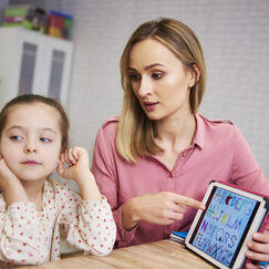 Обложка курса 'Сурдопедагогическое и психологическое сопровождение детей с нарушением слуха'