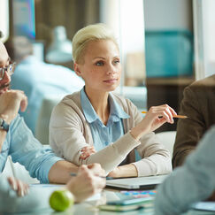 Обложка курса 'Менеджмент и психология управления: коммуникации и лидерство в бизнесе'