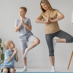 Йога для всех: принципы и практики для взрослых и детей