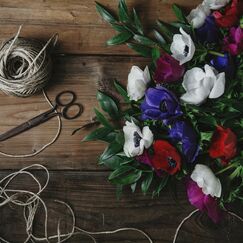 Обложка курса 'Флористические аксессуары и букет в технике гламелия'