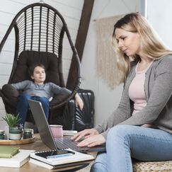 Обложка курса 'Психология родительства: выгорание и работа со «сложными» родителями'