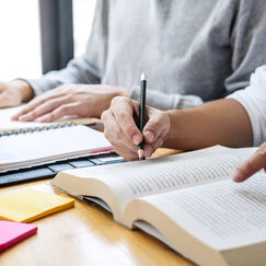 Обложка курса 'Разработка содержания и аннотации к книге: практические рекомендации'