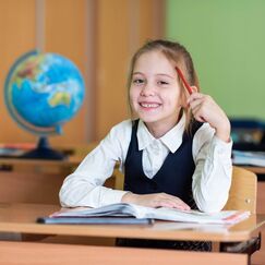 Обложка курса 'Развитие критического мышления у младших школьников в условиях обновленного ФГОС НОО'