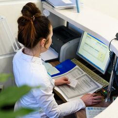 Обложка курса 'Оценка эффективности профессиональной деятельности медицинских работников'