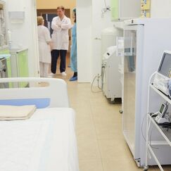 Базовая сердечно-легочная реанимация с использованием автоматического наружного дефибриллятора (АНД)