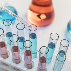 Обложка курса 'Педагогическая деятельность по проектированию и реализации образовательного процесса в общеобразовательных организациях (предмет "Химия")'