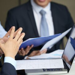 Обложка курса 'Управление на государственном и муниципальном уровнях'