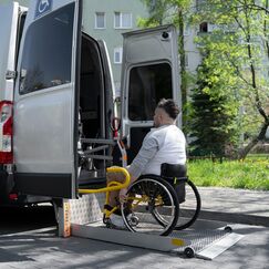Обложка курса 'Организация работы инструкторов в области подготовки персонала по работе с инвалидами и маломобильными группами населения'