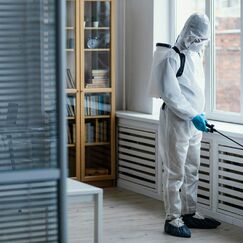 Обложка курса 'Текущая и заключительная дезинфекции рабочих мест. Безопасное осуществление работ'