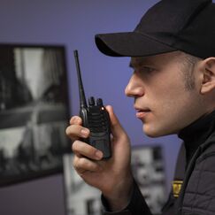 Обложка курса 'Оказание содействия частными охранными организациями правоохранительным органам'