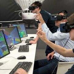 Обложка курса 'Использование VR/AR-технологий в сфере образования и производства'