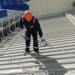 Обложка курса 'Организация проведений испытаний наружных металлических лестниц и ограждений кровли зданий'