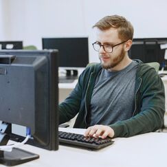 Обложка курса 'Информационные системы и технологии: теория и методика преподавания в профессиональном образовании'