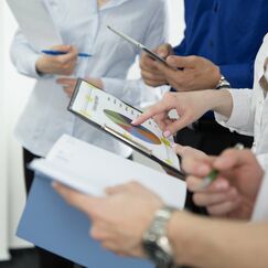Обложка курса 'Проведение эффективной конкурентной разведки'