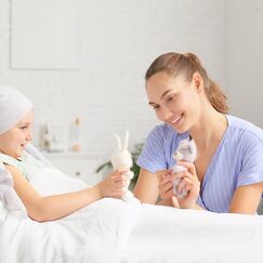 Обложка курса 'Психологическая помощь детям с онкологическими заболеваниями'