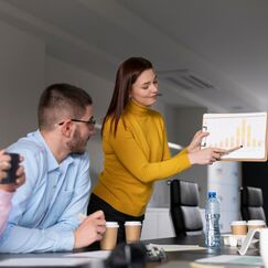 Обложка курса 'Управление изменениями в компании: практические аспекты'