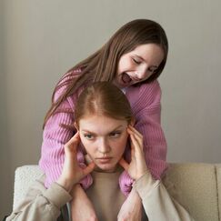 Обложка курса 'Эмоциональная поддержка и стратегии работы с детскими истериками'